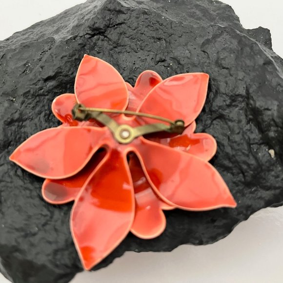 VIBRANT RUST COLOR ENAMEL Brooch, Floral Pin, Heart Shaped Petals, Approx 7cm - Picture 3 of 6